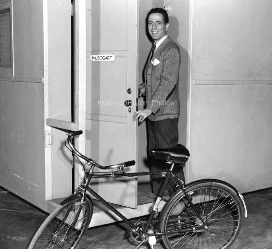 Humphrey Bogart 1940.jpg